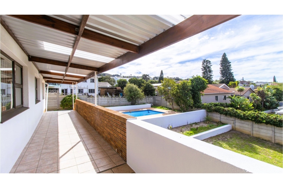 7 Bedroom Property for Sale in Loevenstein Western Cape